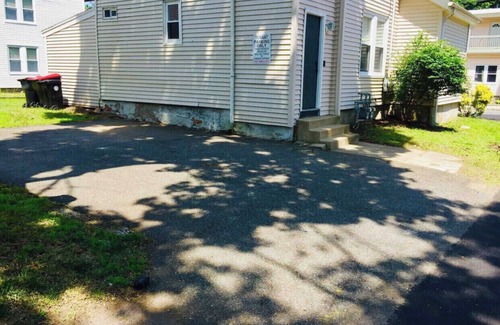 Brockton Apartamento | Comfy Easeful Two Bedroom Apartment. 30 Minutes to Boston