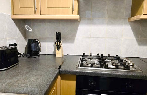 Bury Apartamento | Comfy Entire Apartment with Free Parking in Bury Town