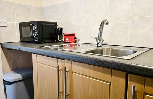 Bury Apartamento | Comfy Entire Apartment with Free Parking in Bury Town