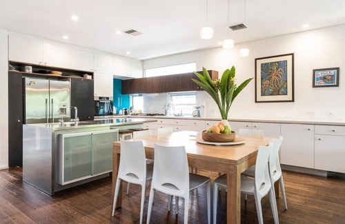 Palm Beach Casa | Comfy family beach house, an entertainers delight- sandy feet paradise.