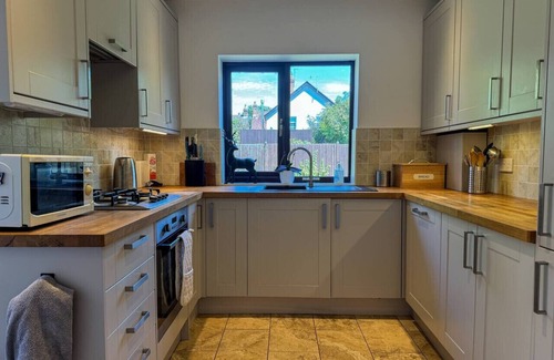 Hildenborough Casa | Comfy Family Home | Big Garden + 2-Car Driveway