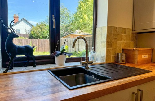 Hildenborough Casa | Comfy Family Home | Big Garden + 2-Car Driveway