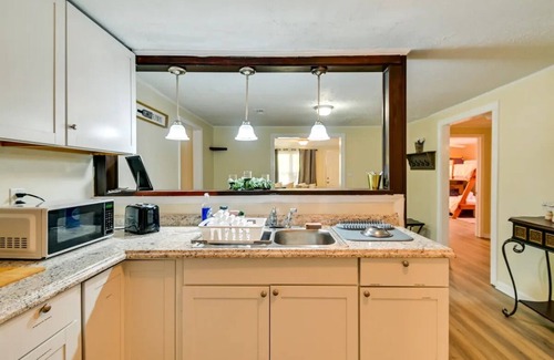 South View Casa | Comfy Fayetteville Family Home w/ Backyard!