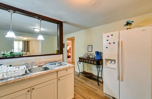 South View Casa | Comfy Fayetteville Family Home w/ Backyard!