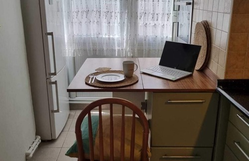 Karsiyaka Apartamento | Comfy flat in vibrant Karşıyaka/Aksoy: Work & Relaxation