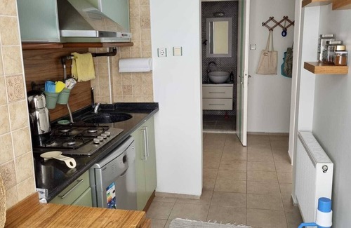 Karsiyaka Apartamento | Comfy flat in vibrant Karşıyaka/Aksoy: Work & Relaxation