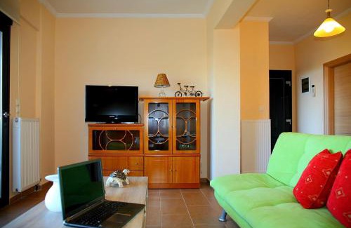 Theologos Apartamento | Comfy flat with Garden near the Beach