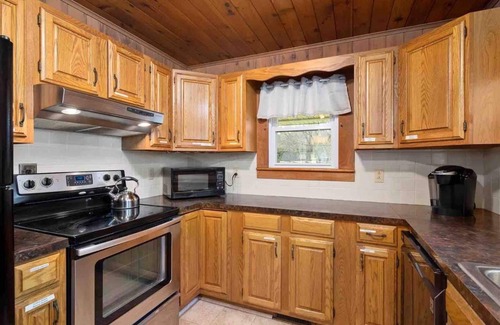 Oneonta Casa | Comfy furnishings, nice yard, peaceful neighborhood