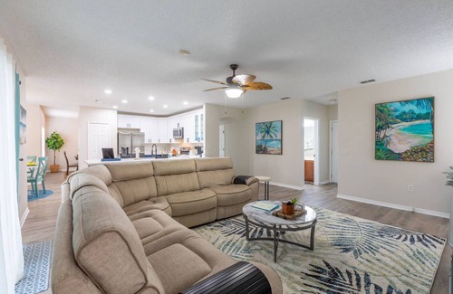 Poinciana Casa | Getaway & Comfy House w/ Pool!