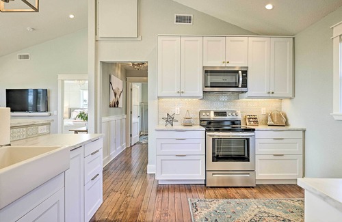 Fredericksburg Cabaña | Comfy Hill Country Haven w/ Private Hot Tub!