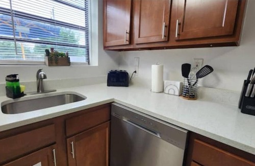 Highland Garden Casa | Comfy home well located 10 min to Hollywood beach!