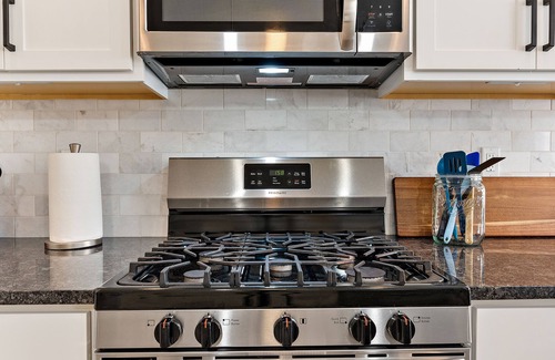 Eagle Casa | Comfy “Idahome” just minutes from downtown Eagle. A perfect 3BR family gem!