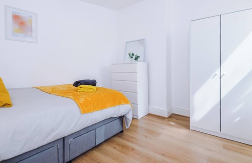 Warrington Casa | Comfy Ideal Warrington, Norris Getaway: Stylish Property with Modern Charm