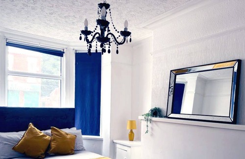 Warrington Casa | Comfy Ideal Warrington, Norris Getaway: Stylish Property with Modern Charm
