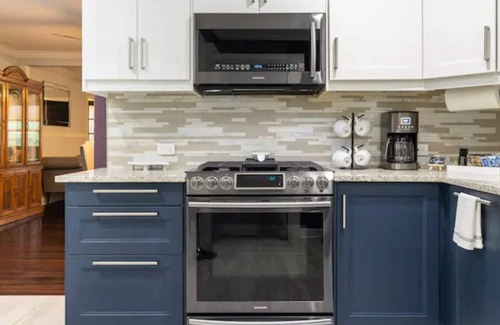 Tower Homes Casa | Comfy KC Bungalow minutes from the attractions!