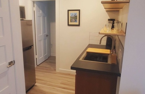 Hood River Apartamento | Comfy King bed, 1 bed MIL with fenced yard and private entrance, Dog friendly