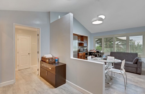 Rowland Heights Casa | Pensión espaciosa y tranquila con entrada privada y vistas increíbles a la montaña