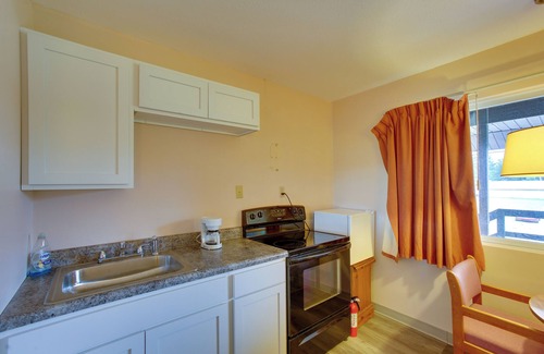 Lake City Apartamento | Comfy Lake City Studio < 1/2 Mi to Waterfront Park