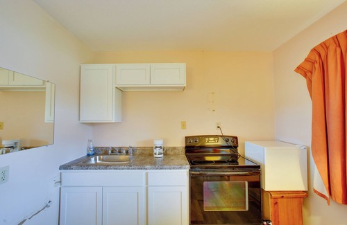 Lake City Apartamento | Comfy Lake City Studio < 1/2 Mi to Waterfront Park
