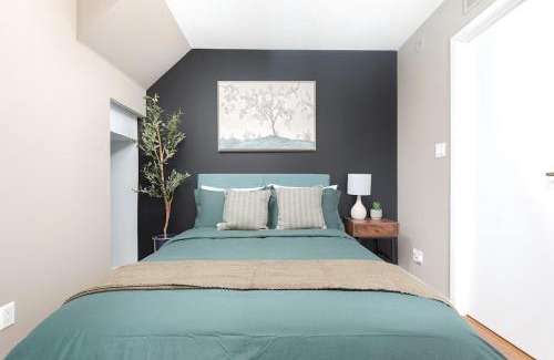 King West Village Casa | Comfy Liberty Village Home 1BD Steps from King St