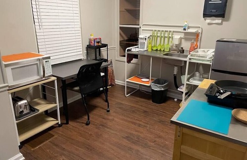 Near Eastside Apartamento | Comfy Mini-Apt * Near Downtown * Private Bed/Bath