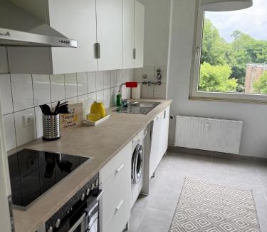 Hochdahl Apartamento | Comfy Modern 4-Bed Apartment, WiFi, 20min DUS, 5min A46