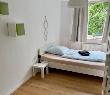 Hochdahl Apartamento | Comfy Modern 4-Bed Apartment, WiFi, 20min DUS, 5min A46