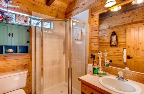 Valley of the Sun Casa | Comfy Mountain Cabin with Privacy and Great Views - Whimsical Hollow