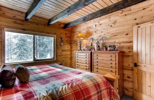 Valley of the Sun Casa | Comfy Mountain Cabin with Privacy and Great Views - Whimsical Hollow