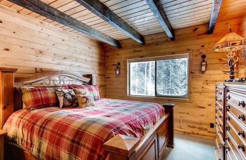Valley of the Sun Casa | Comfy Mountain Cabin with Privacy and Great Views - Whimsical Hollow