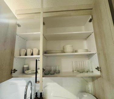 Calgary Casa | Comfy Neutral Living Free Parking
