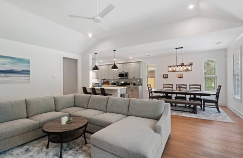 East Memphis Casa | Comfy New Home Blocks from the University of Memphis!