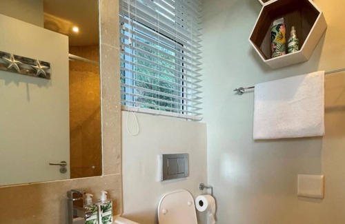 Herolds Bay Casa | Comfy Room in a Seafront Villa