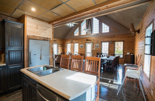 Blue Sea Cabaña | Comfy, Spacious Lakefront Oasis with Sauna and Hot Tub in Beautiful Blue Sea, QC