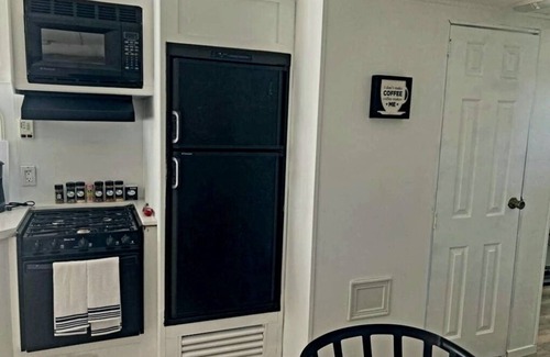 Central Escondido Casa | Comfy Stay in Private 2 Bedrooms Camper
