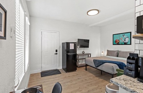 Ybor City Apartamento | Comfy Studio Apartment in Tampa with Parking