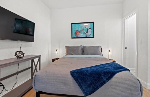 Ybor City Apartamento | Comfy Studio Apartment in Tampa with Parking