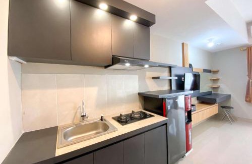 Duren Sawit Apartamento | Comfy Studio at Gateway Park LRT City Jatibening Apartment By Travelio