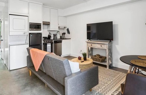 Virginia Highland Apartamento | Comfy Studio with Queen Bed, City Walkable!