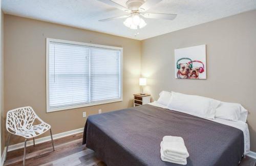 Gates-North Gates Casa | Comfy Suburb Home with King Beds by Arpt Dwnt UofR