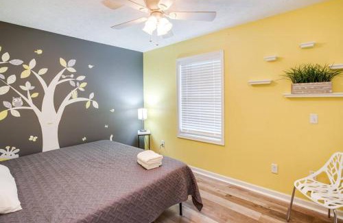 Gates-North Gates Casa | Comfy Suburb Home with King Beds by Arpt Dwnt UofR