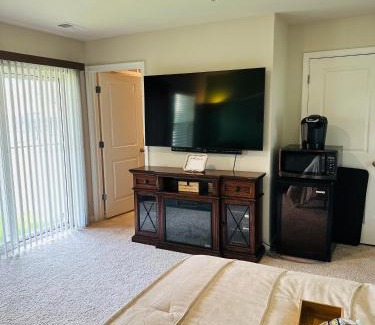 Rossville Casa | Comfy Suite, Steps to Food & Fun and Pool