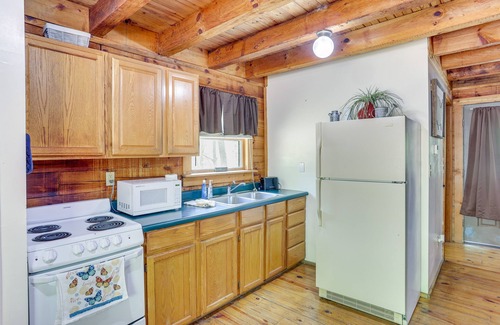 Taswell Cabina | Comfy Taswell Cabin Rental - Community Amenities!