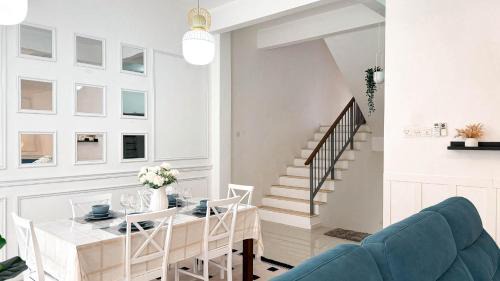 Larut Casa | Comfy Terrace House Homestay near Zoo with Netflix