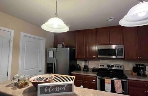 Florence Casa | Comfy Townhome~ Modern Farmhouse with Full Office!