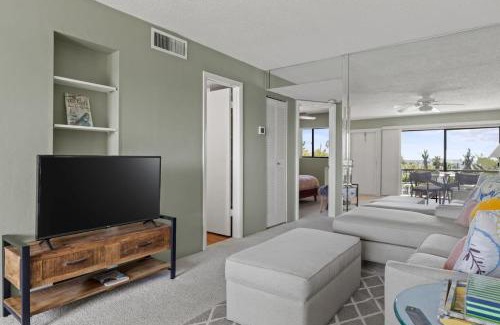 Shell Harbor Casa | Comfy Waterfront Condo at Tennisplace Sanibel