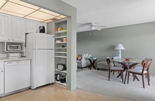 Shell Harbor Condominio | Comfy Waterfront Condo at Tennisplace, POOL OPEN