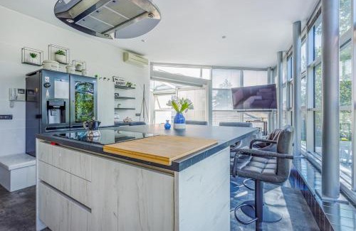 San Faustino-Madonnina-Quattroville Apartamento | Comics & Cars - Themed Penthouse in Motor Valley