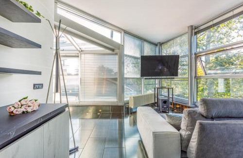 San Faustino-Madonnina-Quattroville Apartamento | Comics & Cars - Themed Penthouse in Motor Valley