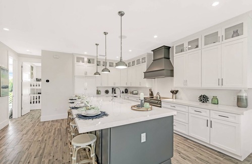 Ilexhurst Casa | New Home with Private Pool and Spa! Near the Beach!